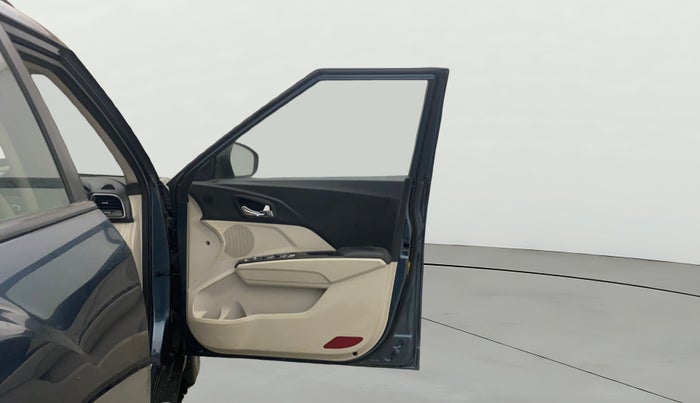 2021 Mahindra XUV300 W8 (O) 1.5 DIESEL, Diesel, Manual, 32,332 km, RHS Front Door