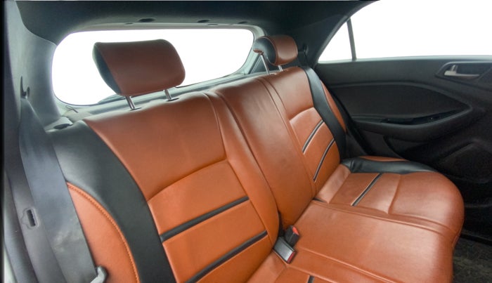 2015 Hyundai i20 Active 1.2 SX, Petrol, Manual, 1,00,190 km, Right Side Rear Door Cabin