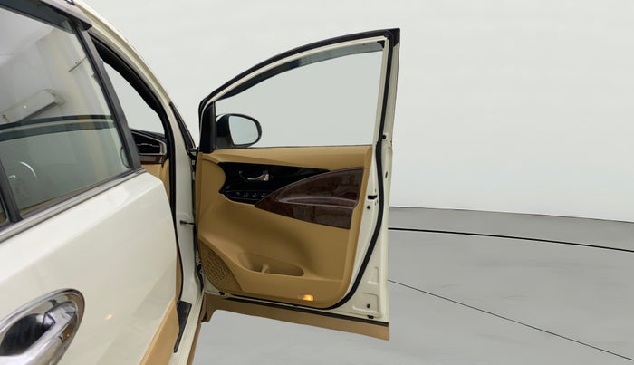 2017 Toyota Innova Crysta 2.4 VX 7 STR, Diesel, Manual, 77,856 km, RHS Front Door