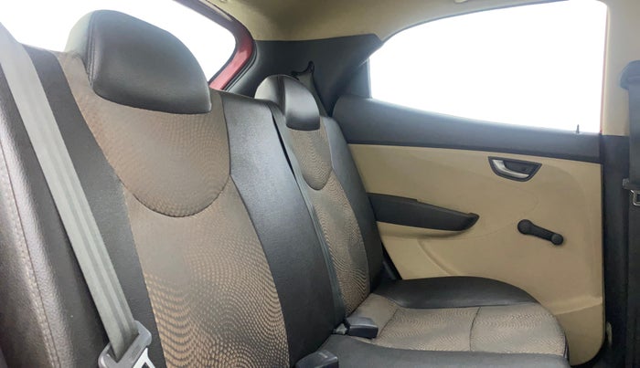 2014 Hyundai Eon SPORTZ, Petrol, Manual, 28,305 km, Right Side Rear Door Cabin