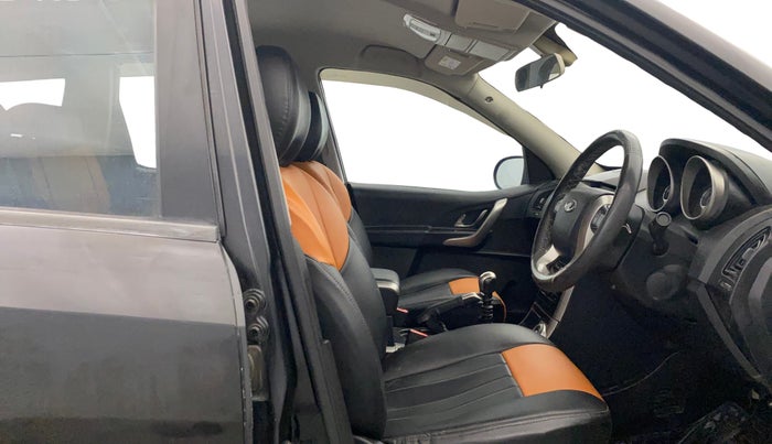 2019 Mahindra XUV500 W7, Diesel, Manual, 96,226 km, Right Side Front Door Cabin