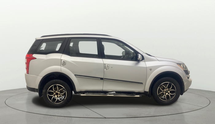 2015 Mahindra XUV500 W6, Diesel, Manual, 1,33,678 km, Right Side View