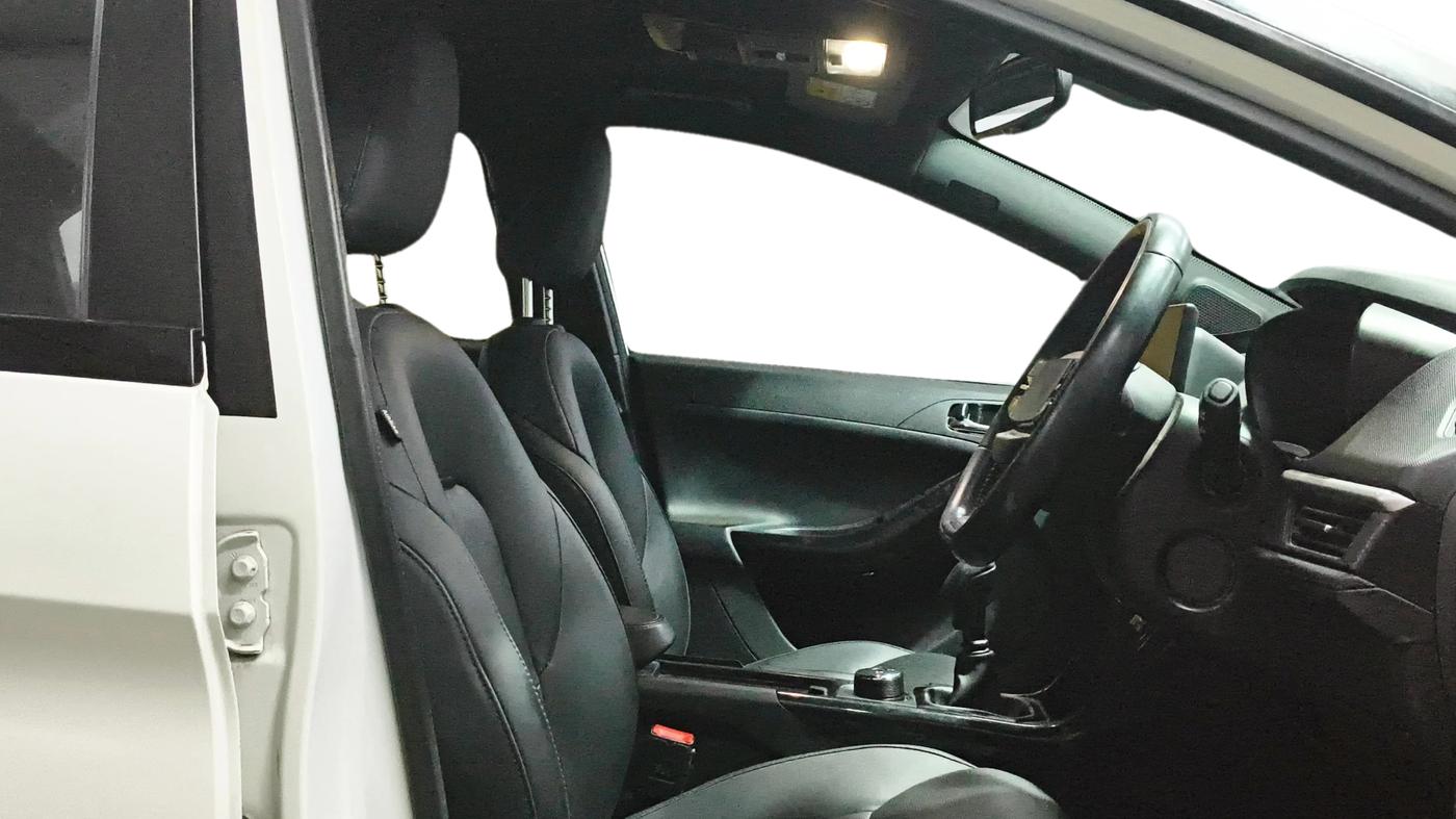 2024 Tata NEXON FEARLESS + SUNROOF DUAL TONE 1.5 DIESEL, Diesel, Manual, 79,275 km, Right Side Front Door Cabin