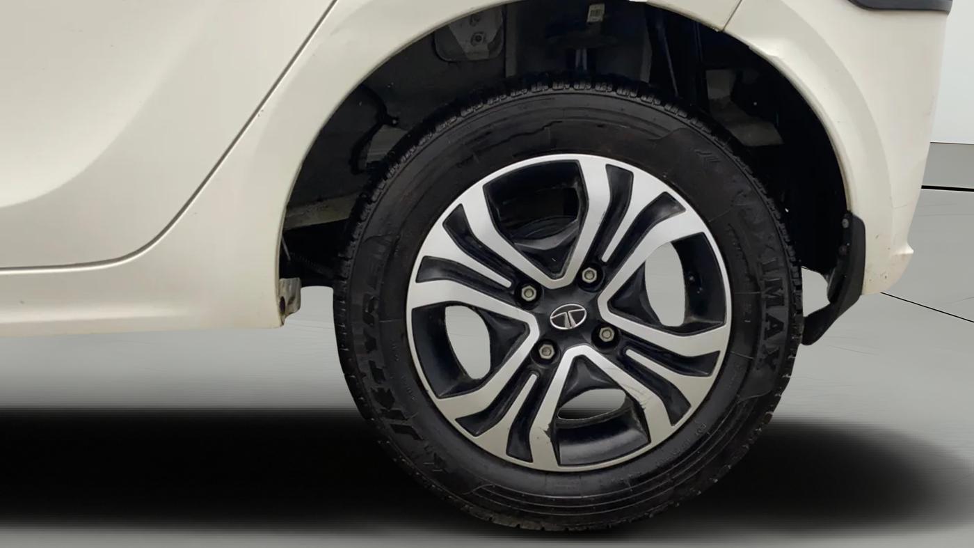 2023 Tata Tiago XT PETROL, Petrol, Manual, 26,861 km, Left Rear Wheel