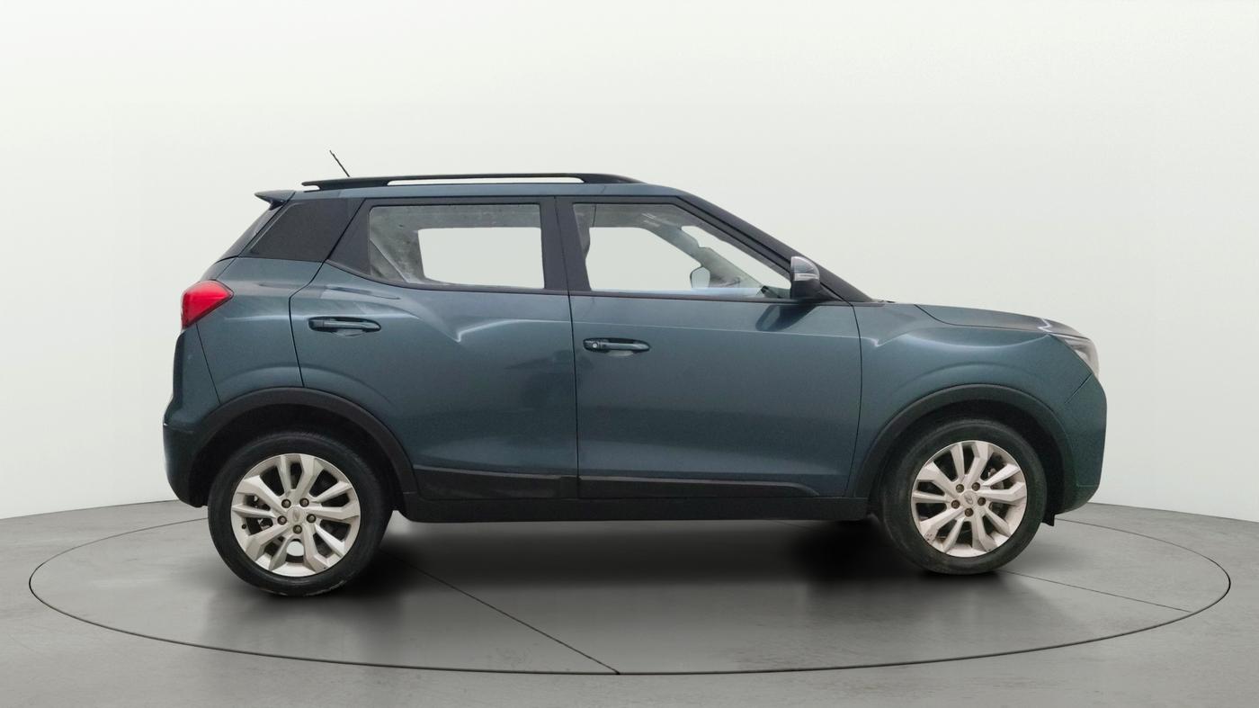 2021 Mahindra XUV300 W8 1.2 PETROL, Petrol, Manual, 53,989 km, Right Side View