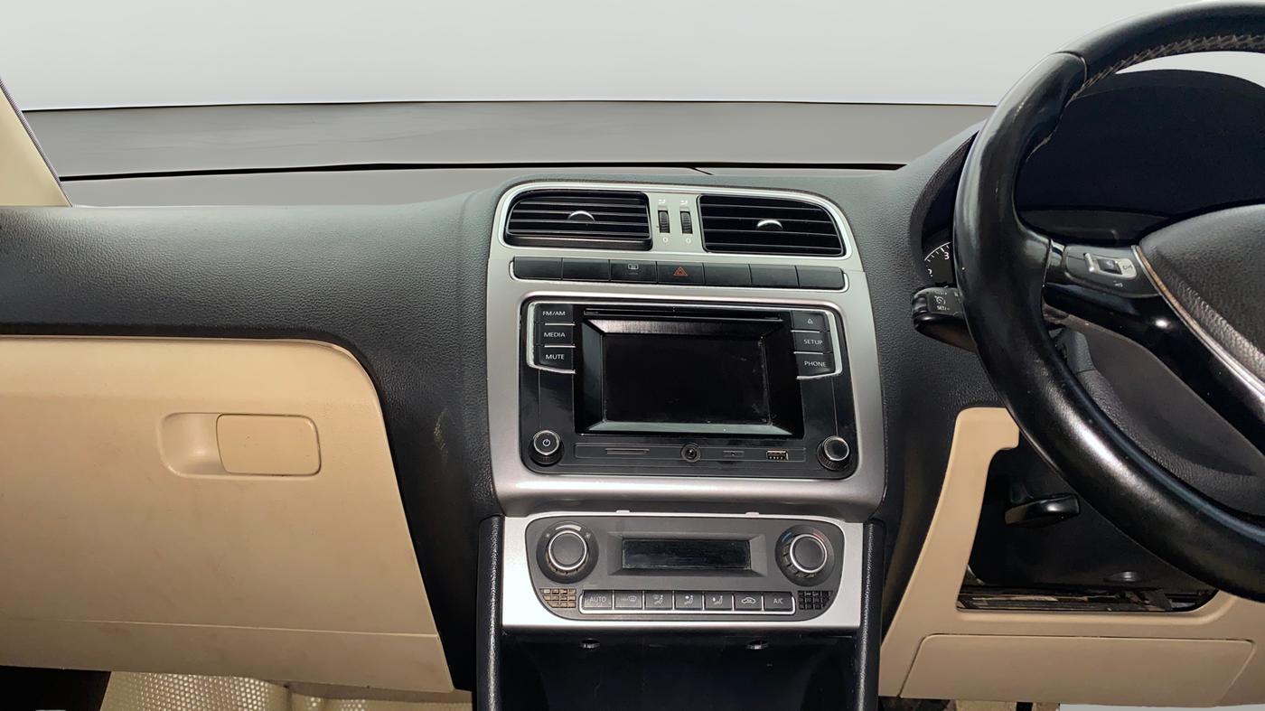 2017 Volkswagen Ameo HIGHLINE1.2L, Petrol, Manual, 1,02,380 km, Air Conditioner