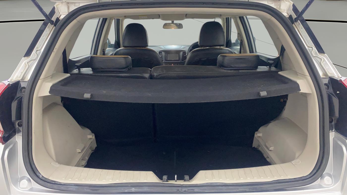 2019 Mahindra XUV300 W4 1.2 PETROL, Petrol, Manual, 76,449 km, Boot Open Zoomed View