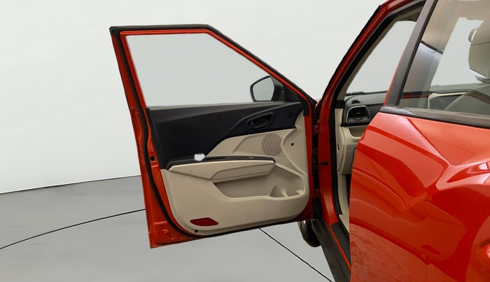 2019 Mahindra XUV300 W6 1.2 PETROL, Petrol, Manual, 86,895 km, LHS Front Door