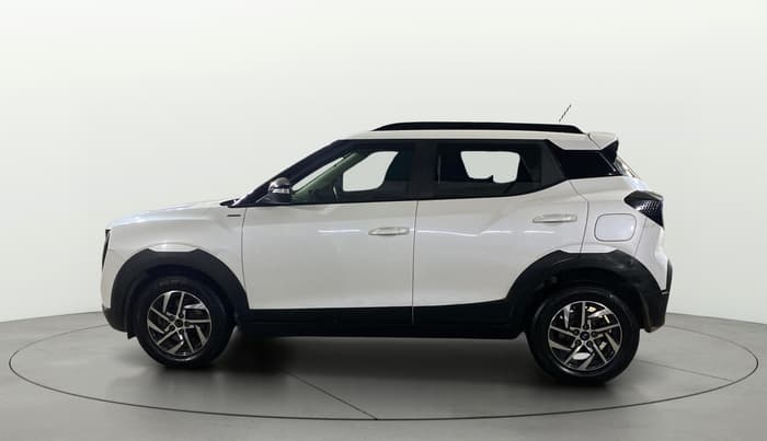 2024 Mahindra XUV 3XO AX5 1.2 L TCMPFI AT, Petrol, Automatic, 31,685 km, Left Side
