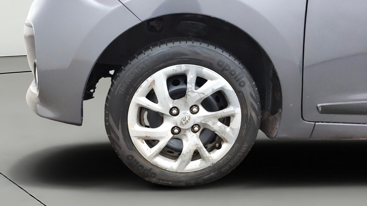 2017 Hyundai Grand i10 SPORTZ (O) 1.2 KAPPA VTVT, CNG, Manual, 91,353 km, Left Front Wheel