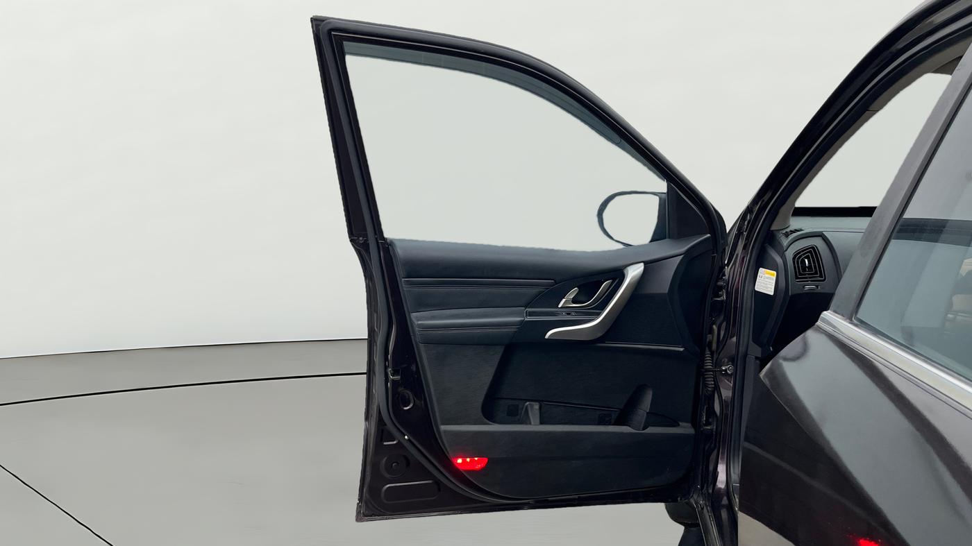 2019 Mahindra XUV500 W11, Diesel, Manual, 58,142 km, LHS Front Door