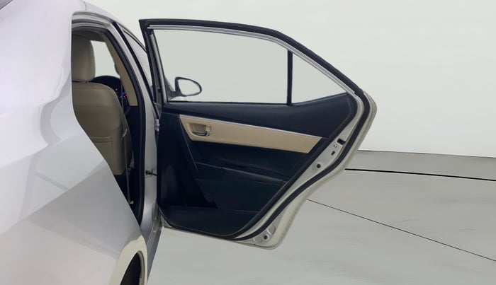 2014 Toyota Corolla Altis GL PETROL, Petrol, Manual, 1,32,247 km, RHS Rear Door