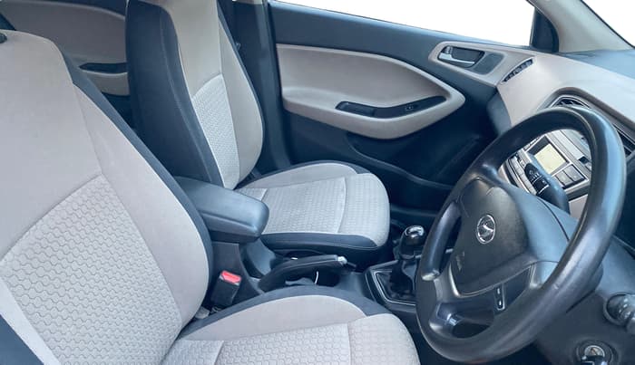 2017 Hyundai Elite i20 MAGNA EXECUTIVE 1.2, Petrol, Manual, 99,463 km, Right Side Front Door Cabin