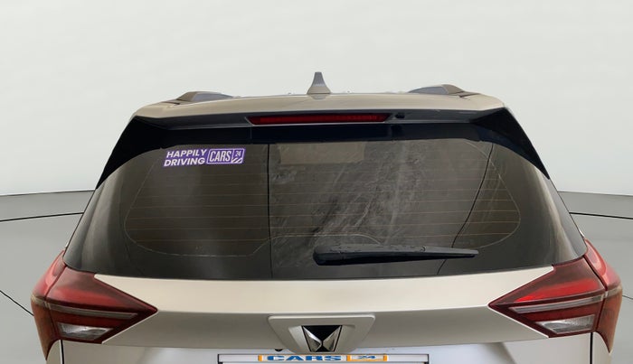 2023 Mahindra XUV700 AX 5 D MT 7 STR, Diesel, Manual, 52,057 km, Rear Windshield