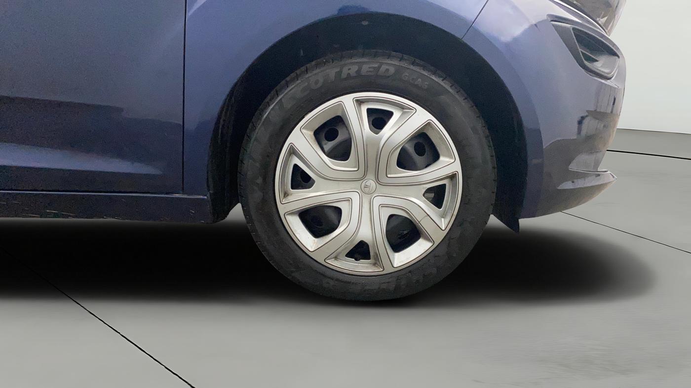 2024 Tata ALTROZ XM PLUS PETROL, Petrol, Manual, 31,608 km, Right Front Wheel