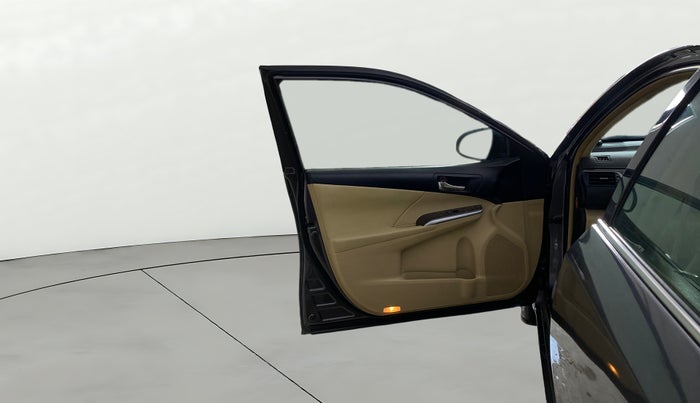 2016 Toyota Camry HYBRID, Hybrid, Automatic, 96,872 km, LHS Front Door