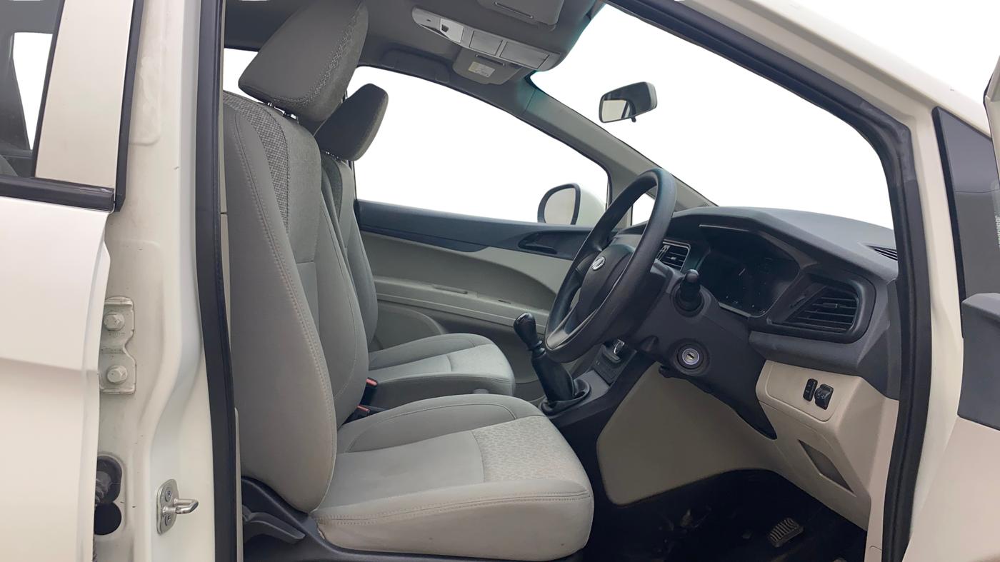 2019 Mahindra MARAZZO M4 8 STR, Diesel, Manual, 29,994 km, Right Side Front Door Cabin