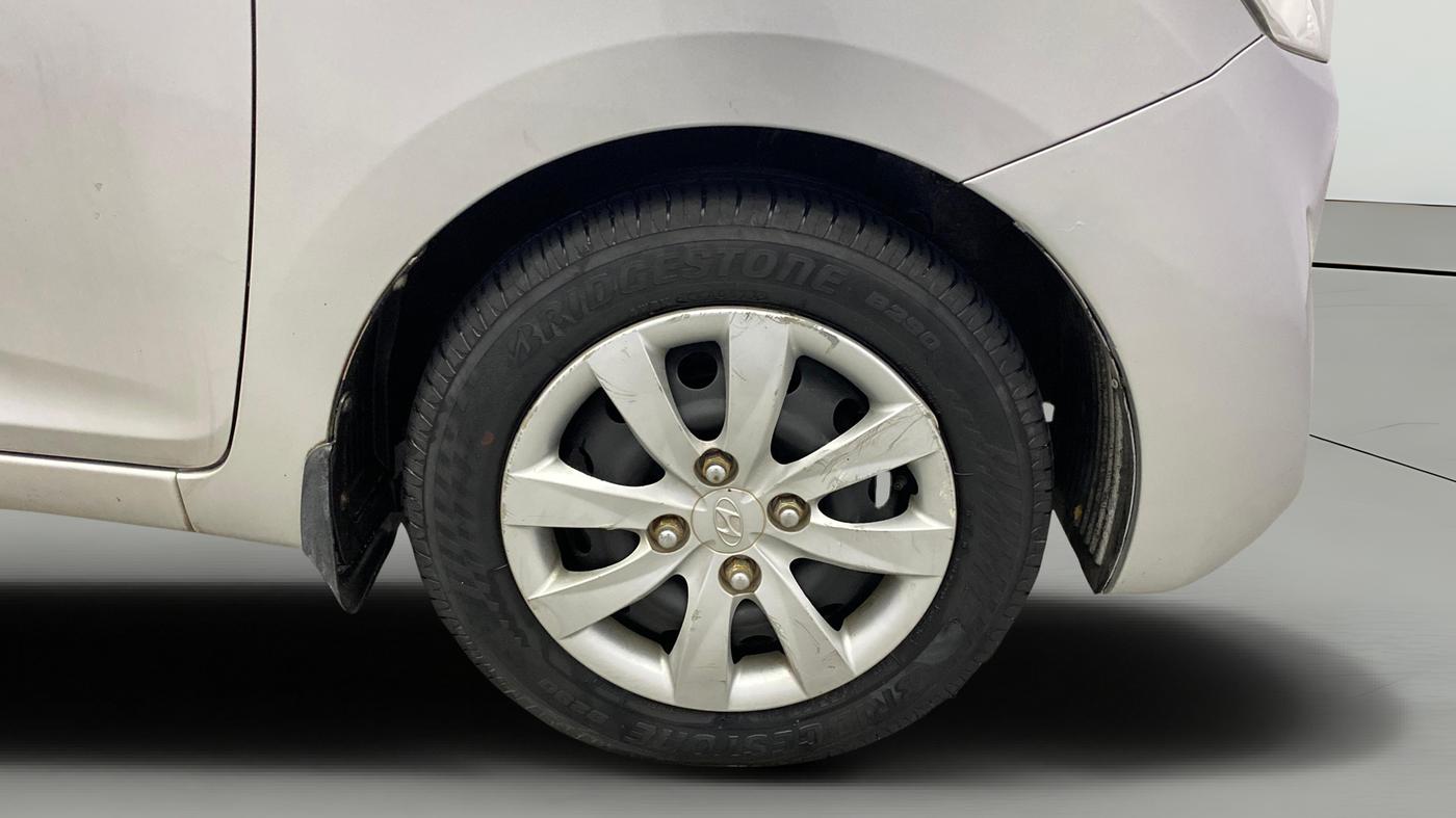 2013 Hyundai Eon MAGNA +, Petrol, Manual, 67,991 km, Right Front Wheel