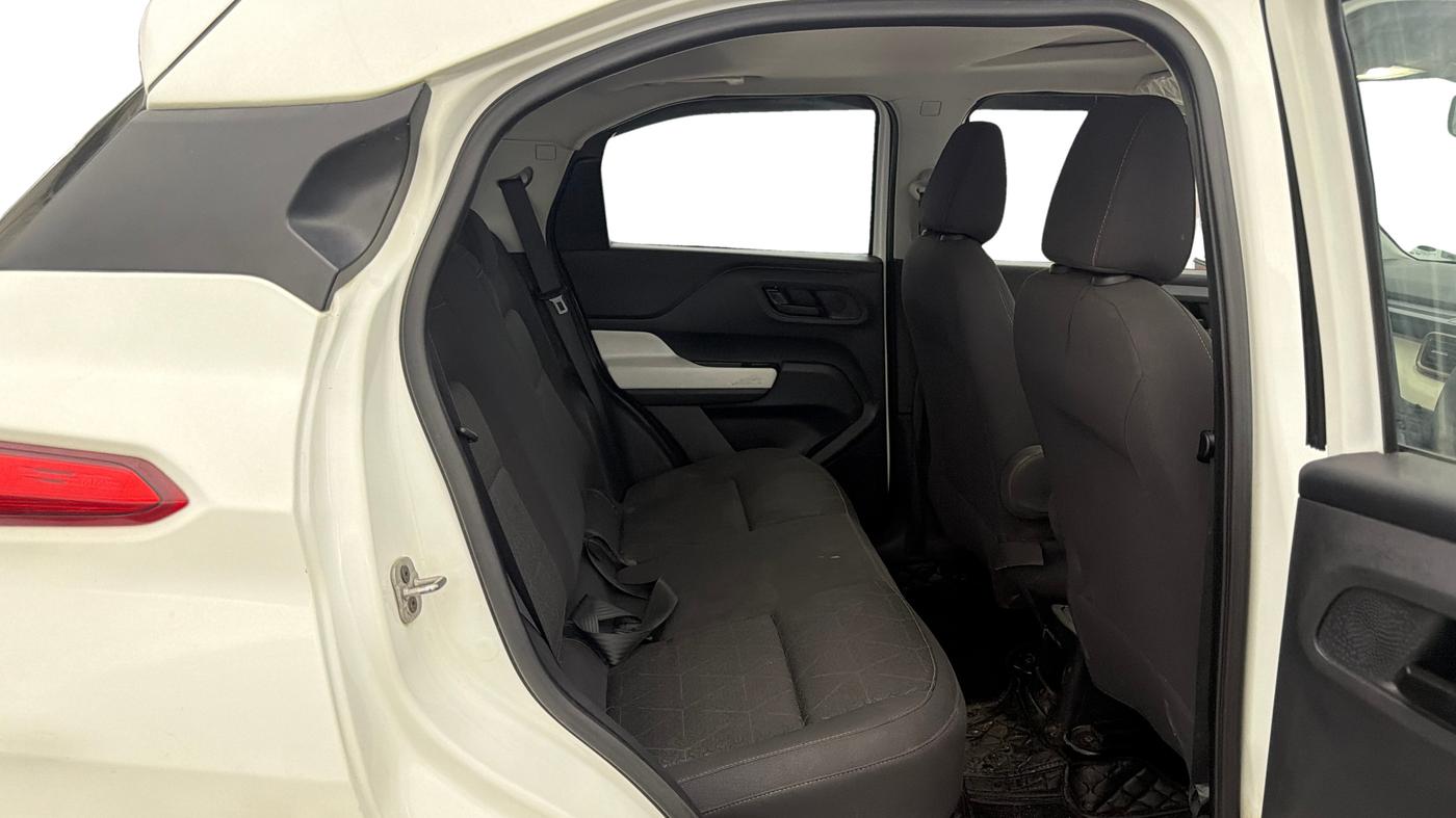 2023 Tata PUNCH ACCOMPLISHED DAZZLE SUNROOF CNG MT, CNG, Manual, 81,360 km, Right Side Rear Door Cabin