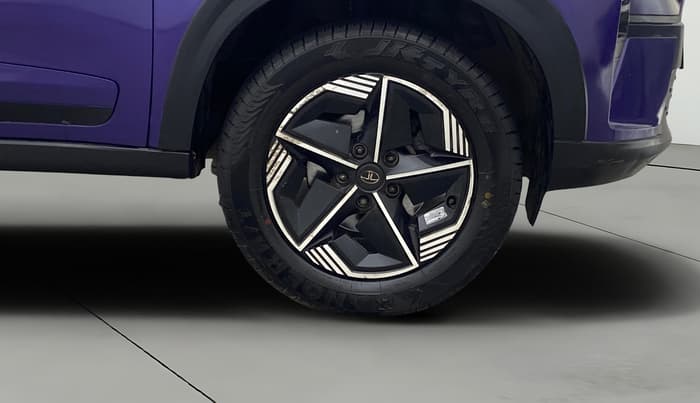 2023 Tata NEXON FEARLESS PURPLE + SUNROOF DUAL TONE 1.2 PETROL, Petrol, Manual, 26,036 km, Right Front Wheel