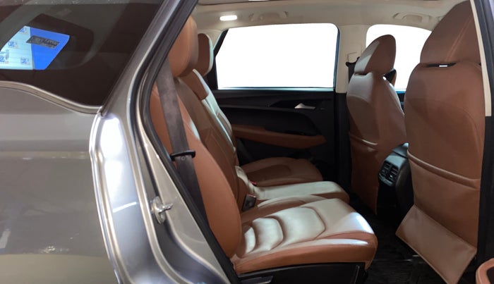 2020 MG HECTOR PLUS SHARP 1.5 PETROL TURBO HYBRID MT 6-STR, Petrol, Manual, 52,035 km, Right Side Rear Door Cabin