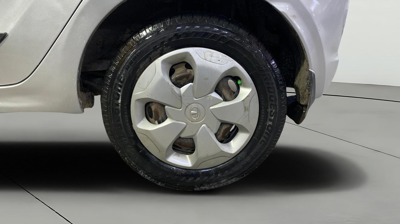 2018 Tata Tiago XT DIESEL, Diesel, Manual, 1,21,378 km, Left Rear Wheel