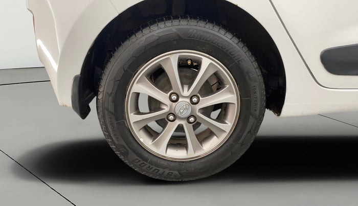 2016 Hyundai Grand i10 ASTA (O) 1.2 KAPPA VTVT, Petrol, Manual, 1,34,357 km, Right Rear Wheel