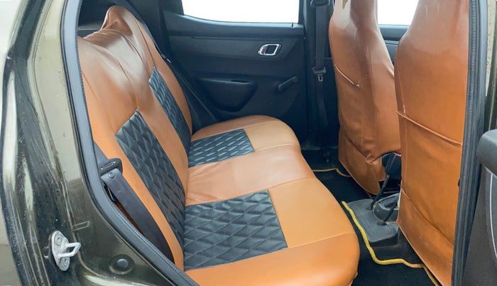 2018 Renault Kwid RXT 1.0, Petrol, Manual, 74,341 km, Right Side Rear Door Cabin