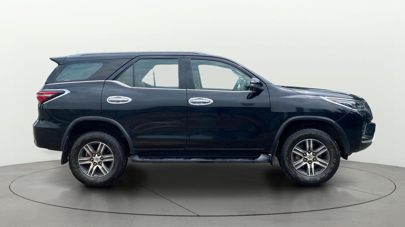 2023 Toyota Fortuner 4X2 AT 2.8 DIESEL, Diesel, Automatic, 36,861 km, Right Side View