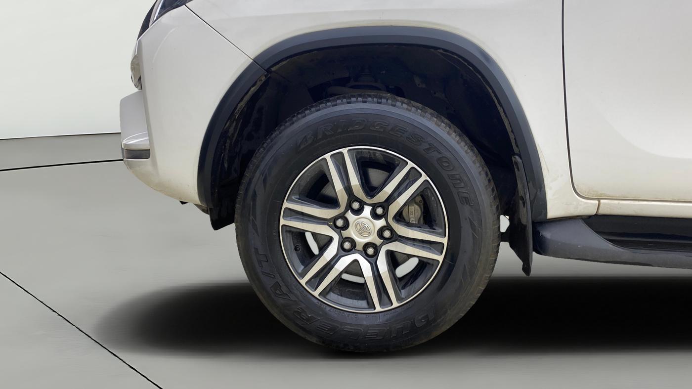 2023 Toyota Fortuner 4X2 AT 2.8 DIESEL, Diesel, Automatic, 50,235 km, Left Front Wheel