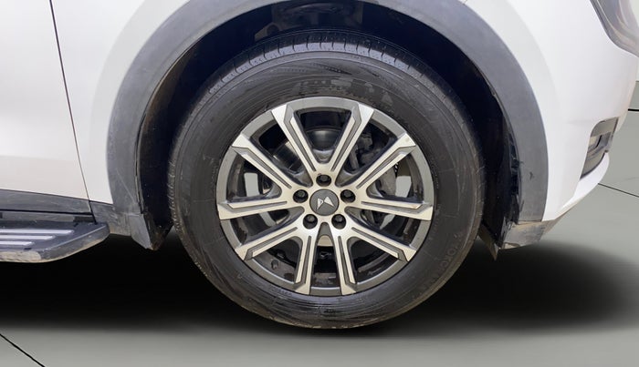 2021 Mahindra XUV700 AX 7 LUXURY D AT 7 STR, Diesel, Automatic, 1,00,162 km, Right Front Wheel