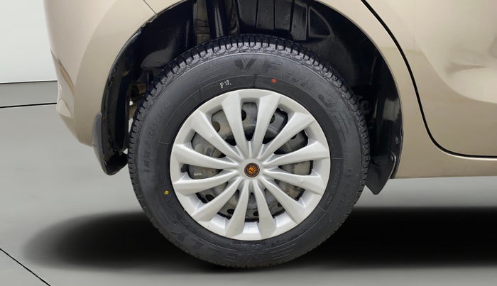 2018 Maruti Swift VXI AMT, Petrol, Automatic, 1,46,570 km, Right Rear Wheel