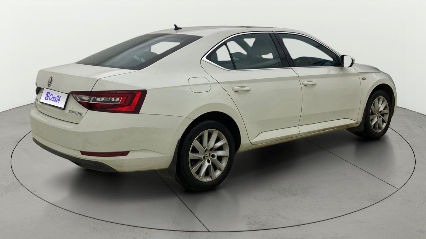2016 Skoda Superb L&K 1.8 TSI AT, Petrol, Automatic, 50,102 km, Right Back Diagonal