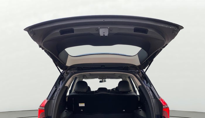 2022 Mahindra XUV700 AX 5 P MT 5 STR, Petrol, Manual, 69,318 km, Boot Door Open