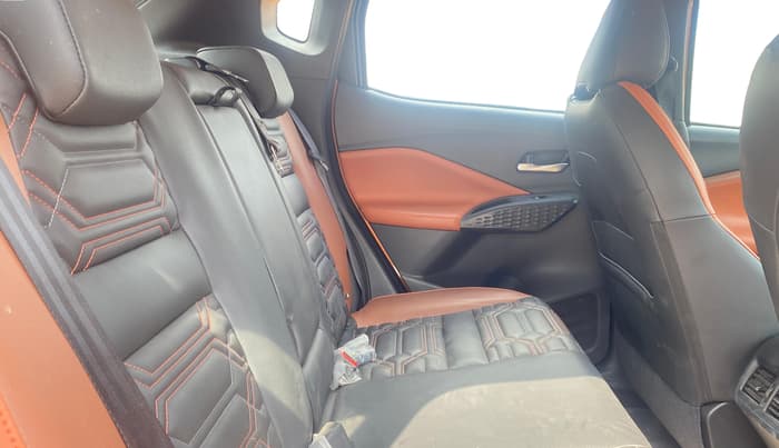 2024 Nissan MAGNITE Tekna B4D 1.0 Petrol AMT Dual Tone, Petrol, Automatic, 5,386 km, Right Side Rear Door Cabin