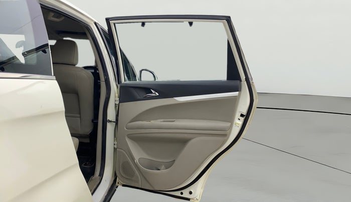 2018 Mahindra MARAZZO M8 7 STR, Diesel, Manual, 1,31,769 km, RHS Rear Door