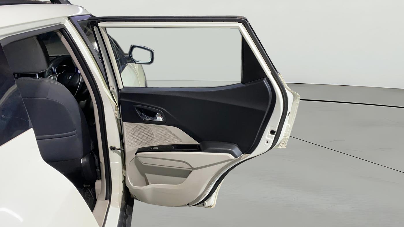 2023 Mahindra XUV300 W8 1.2 PETROL, Petrol, Manual, 22,230 km, RHS Rear Door