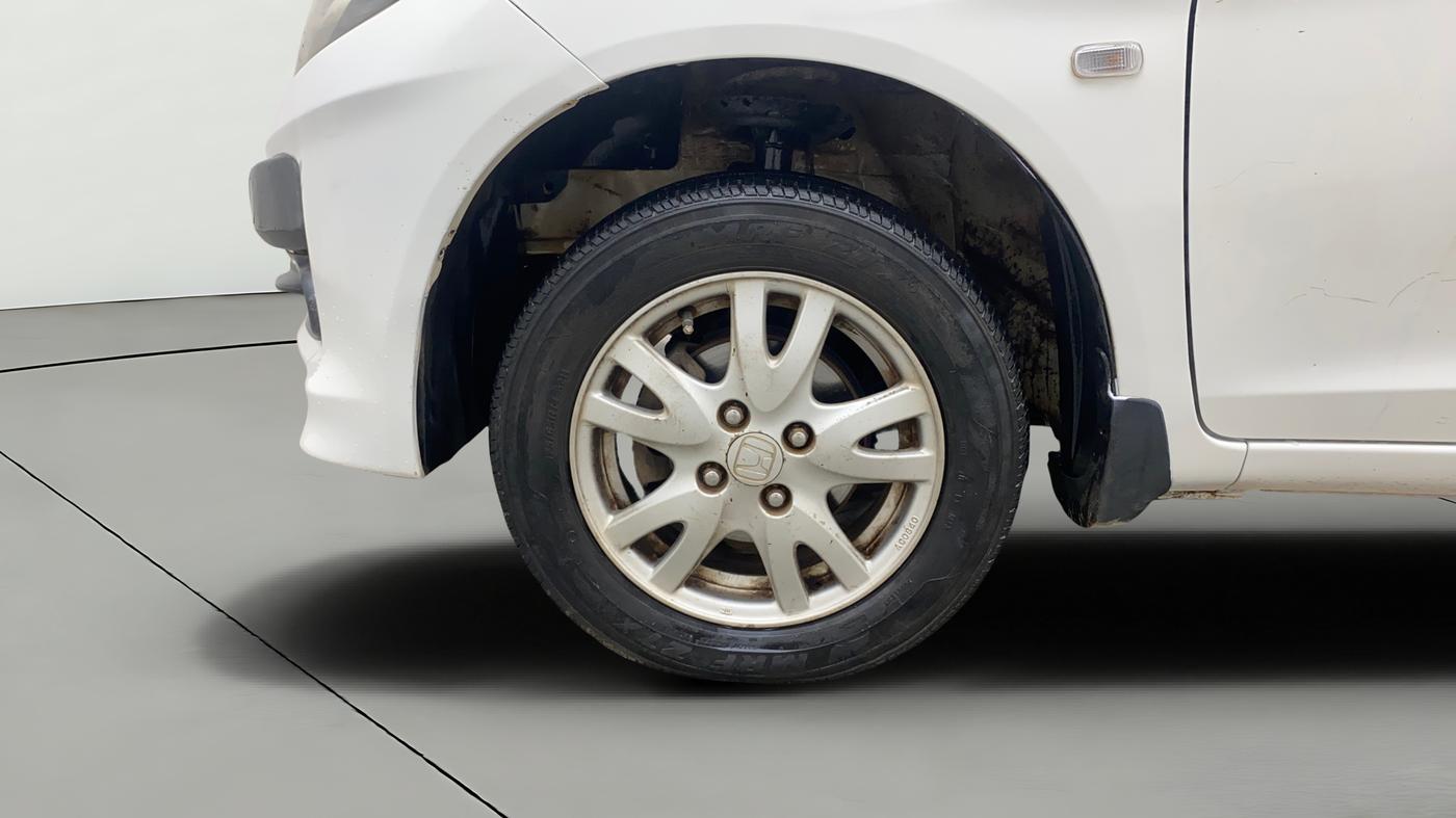 2013 Honda Brio V MT, Petrol, Manual, 1,08,343 km, Left Front Wheel