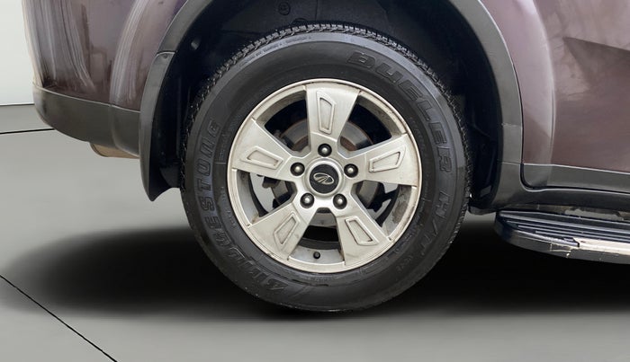 2014 Mahindra XUV500 W8, Diesel, Manual, 1,49,534 km, Right Rear Wheel