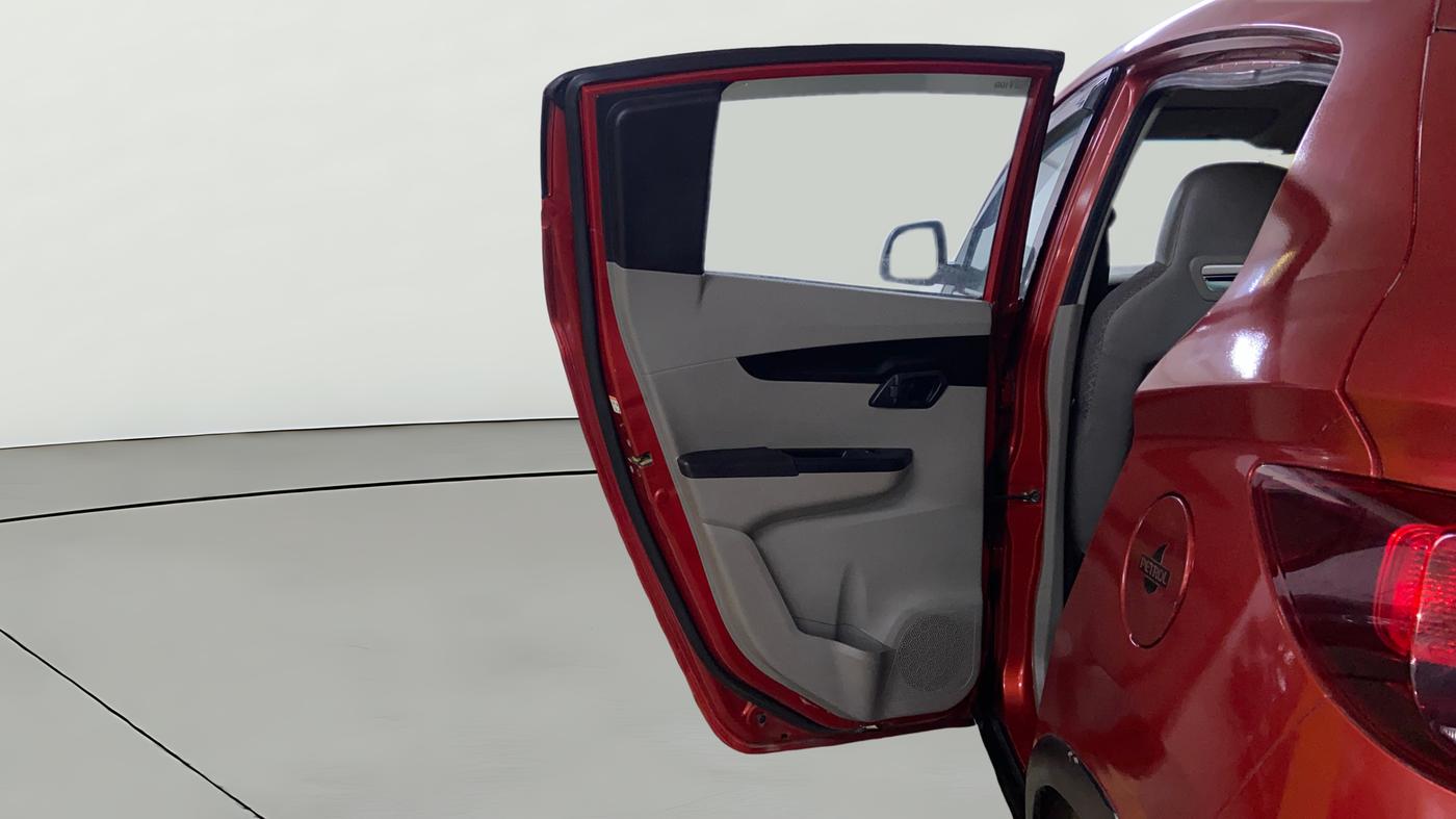 2016 Mahindra Kuv100 K4 6 STR, Petrol, Manual, 57,203 km, LHS Rear Door