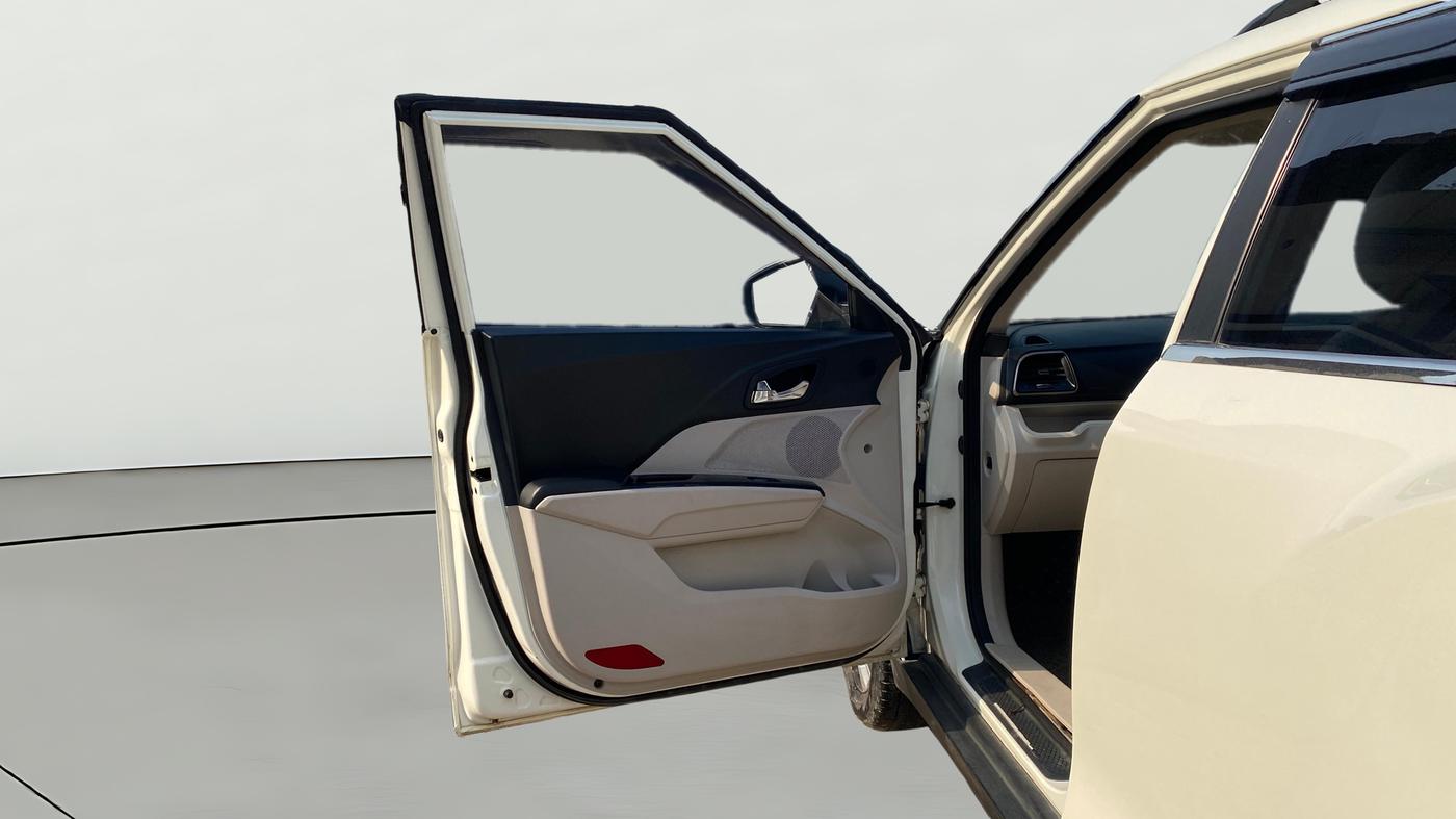 2021 Mahindra XUV300 W8 (O) 1.5 DIESEL, Diesel, Manual, 80,893 km, LHS Front Door