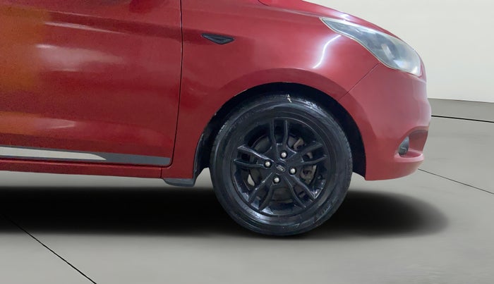 2017 Ford New Figo TITANIUM 1.2 PETROL MT, Petrol, Manual, 36,596 km, Right Front Wheel