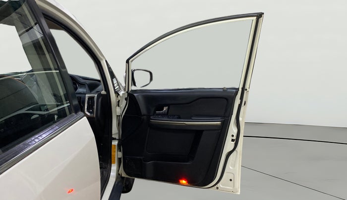 2017 Tata Hexa XMA 4X2 7 STR, Diesel, Automatic, 77,501 km, RHS Front Door