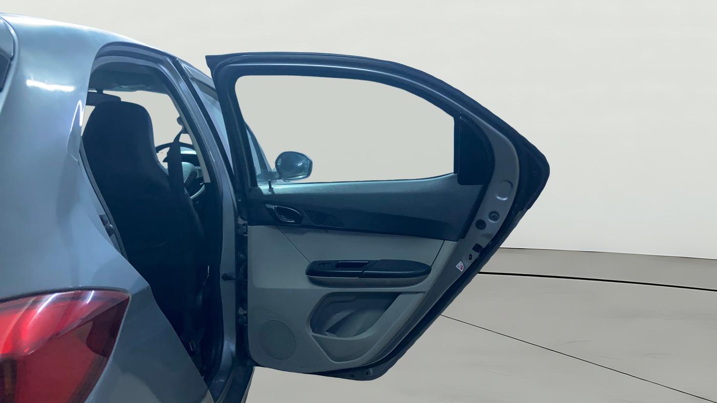 2018 Tata Tiago XT PETROL, CNG, Manual, 83,967 km, RHS Rear Door