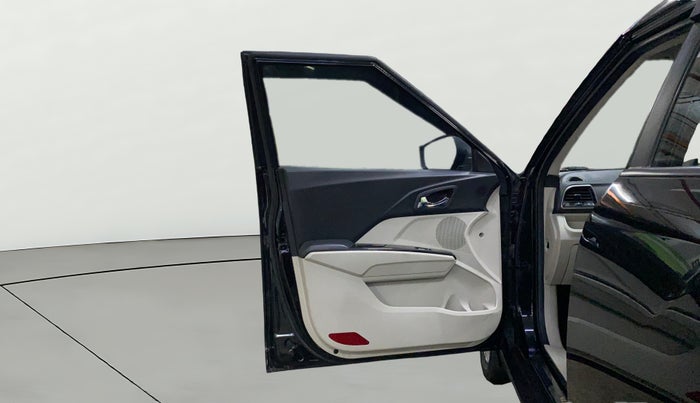 2022 Mahindra XUV300 W8 1.2 PETROL, Petrol, Manual, 41,305 km, LHS Front Door