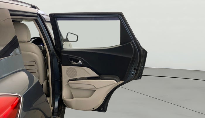 2021 Mahindra XUV300 W8 (O) 1.2 PETROL AMT, Petrol, Automatic, 45,205 km, RHS Rear Door