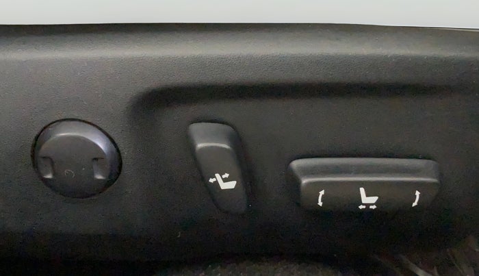 2016 Toyota Corolla Altis GL PETROL, Petrol, Manual, 90,270 km, Driver Side Adjustment Panel