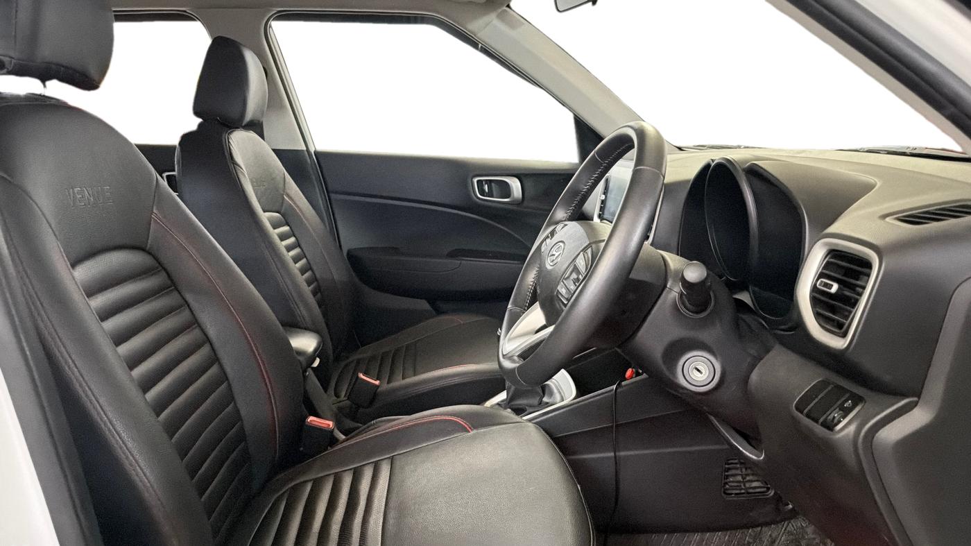 2021 Hyundai VENUE SX 1.0 TURBO, Petrol, Manual, 52,401 km, Right Side Front Door Cabin