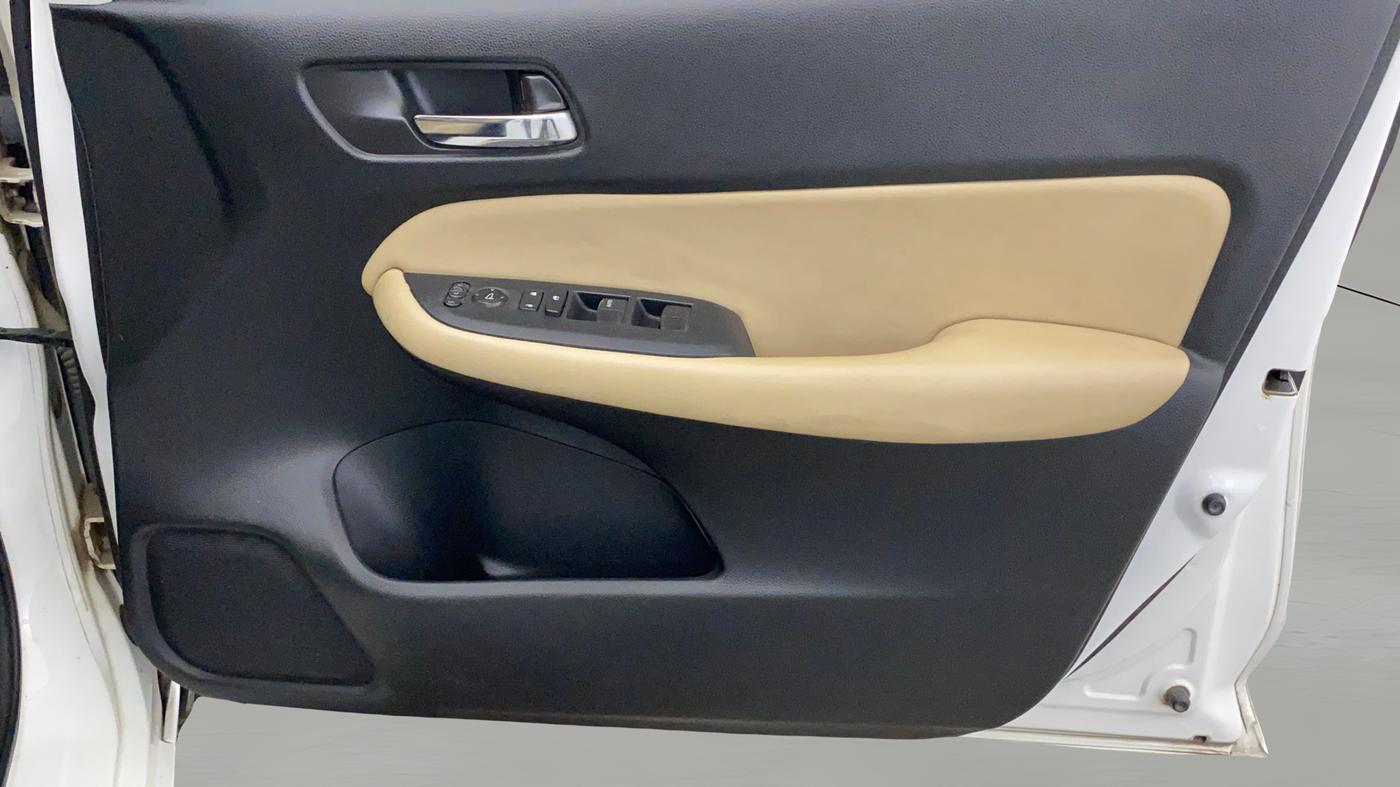 2021 Honda City 1.5L I-VTEC V MT 5TH GEN, CNG, Manual, 44,688 km, Driver Side Door Panels Control