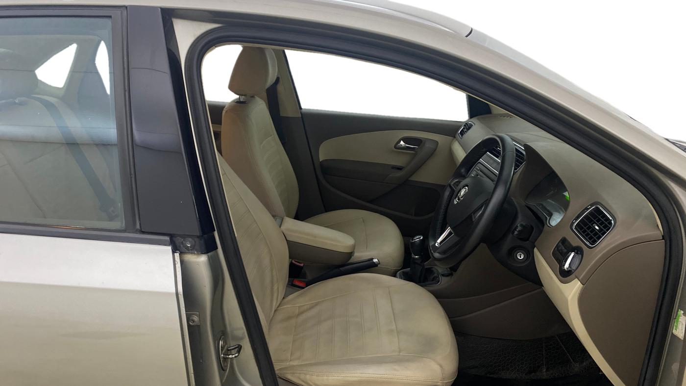 2014 Skoda Rapid ELEGANCE 1.6 MPI MT, Petrol, Manual, 55,404 km, Right Side Front Door Cabin